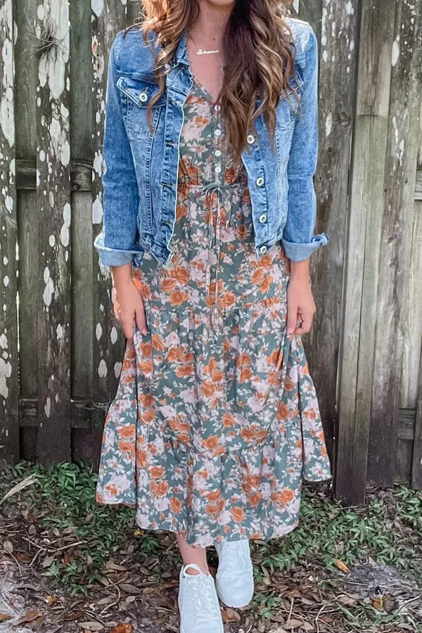 29 Classy Fall Outfits For Women Over 40 & 50 That Prove Age Has No Fashion Limits 22 Printed Midi Dress and Denim Jacket for Polished Everyday Looks