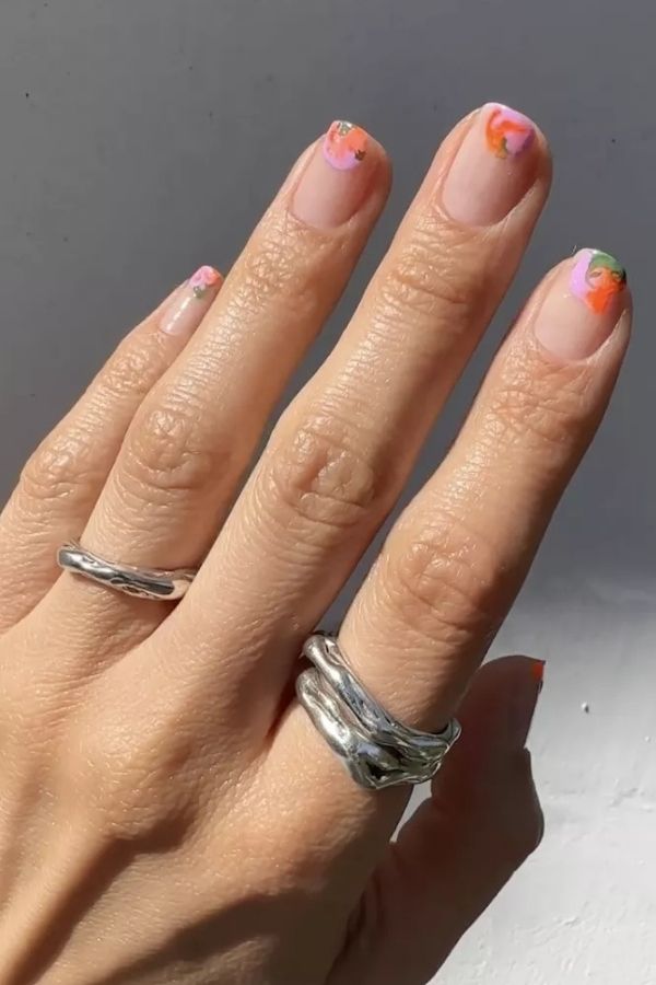 36 Subtle Yet Cute Minimal Nail Designs Mani Ideas You’ll Love to Wear 2 Psychedelic Floral Minimal Tips
