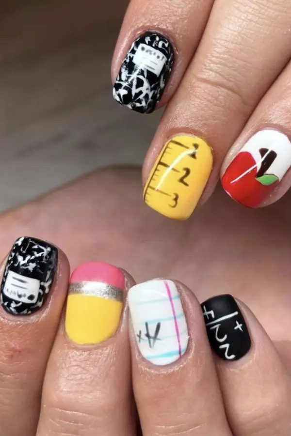 School Minimal Accent Nails
