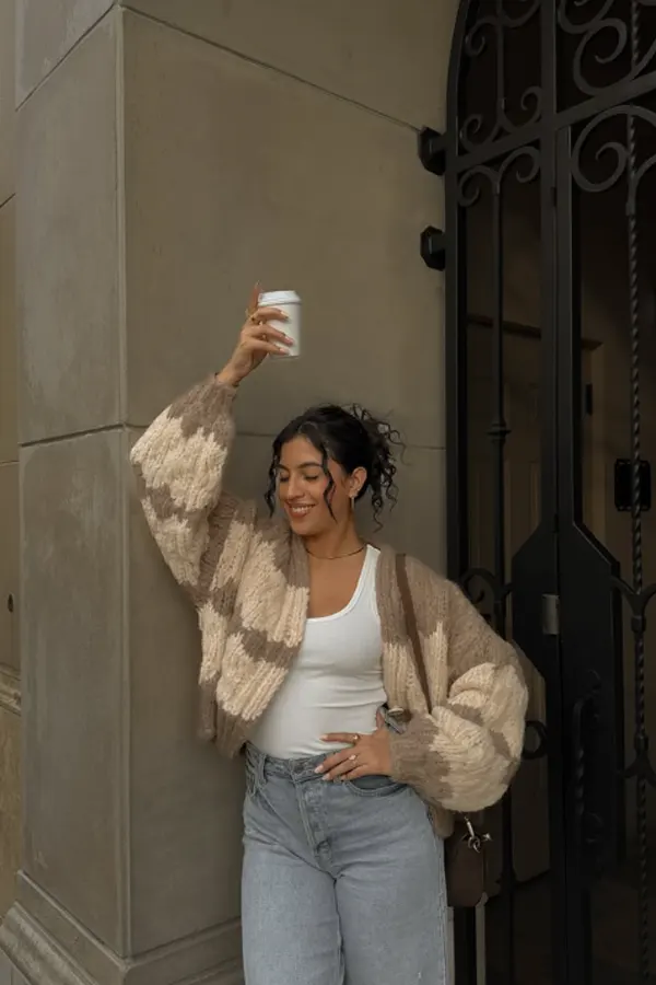 51 Stylish Fall Outfit Ideas for Woman Who Want Comfort and Class 19 Soft Knit Cardigan with Laid-Back Layers - Fall Outfit for Woman