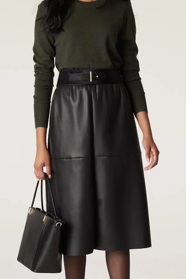29 Classy Fall Outfits For Women Over 40 & 50 That Prove Age Has No Fashion Limits 15 Thermal Top and Faux Leather Skirt for a Modern Fall Twist