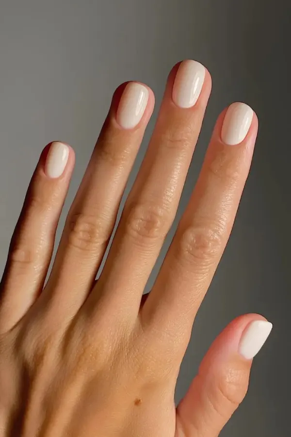 37 Must-Try Clean Girl Nails Ideas for a Fresh and Effortlessly Simple Look 22 Warm Vanilla Nail Polish