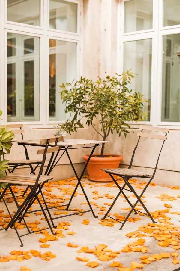 Folding Chairs, Zero Effort