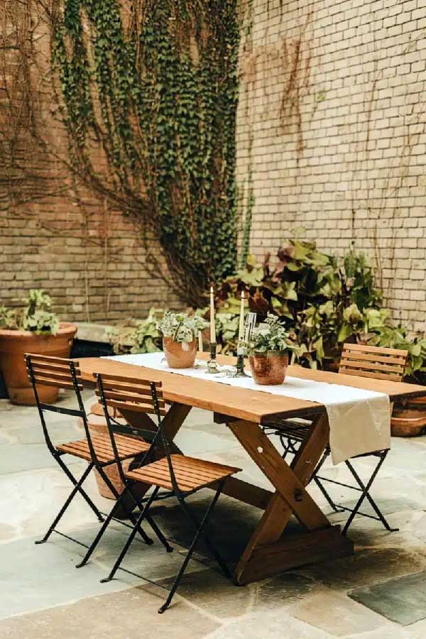 Ivy Wall Dining Vibes