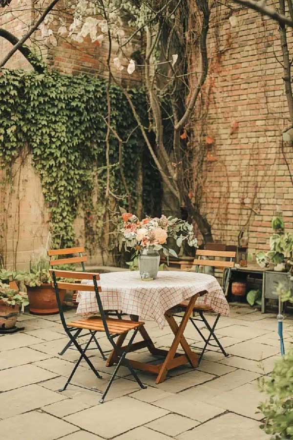 Ivy-Wrapped Patio Vibes