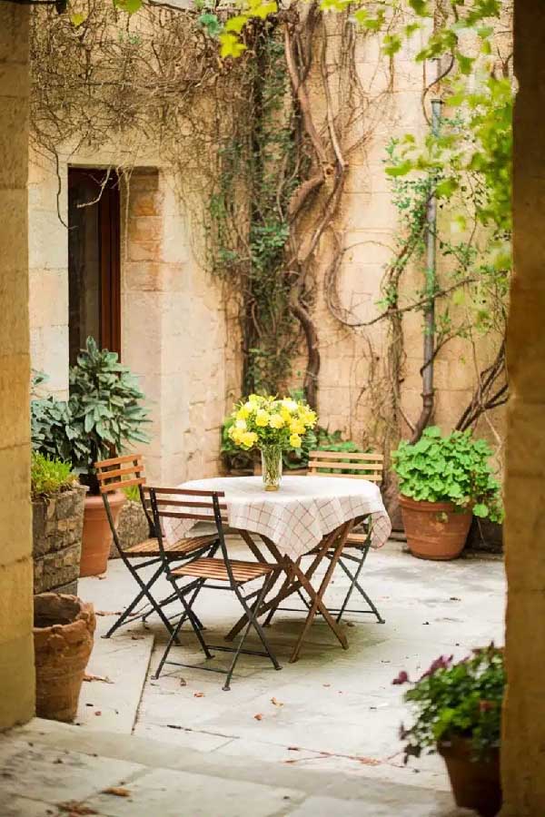 Summer Stone Wall Retreat
