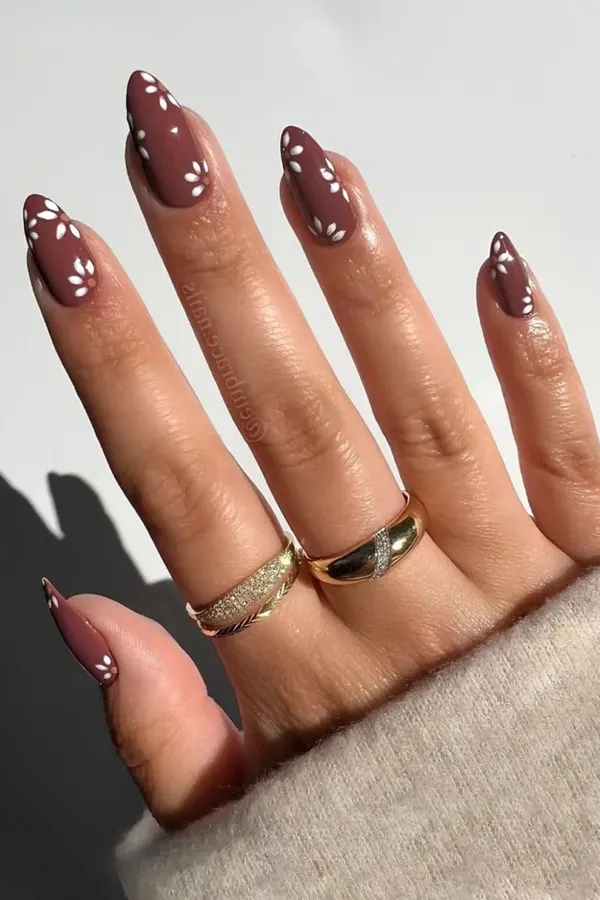 Chocolate Daisy Nails