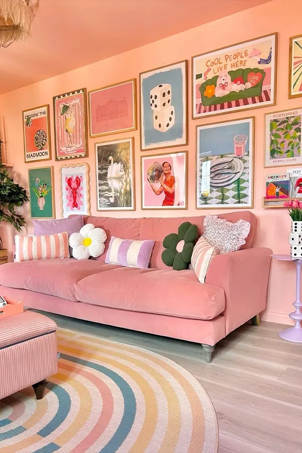 Cozy Statement With a Pink Sofa