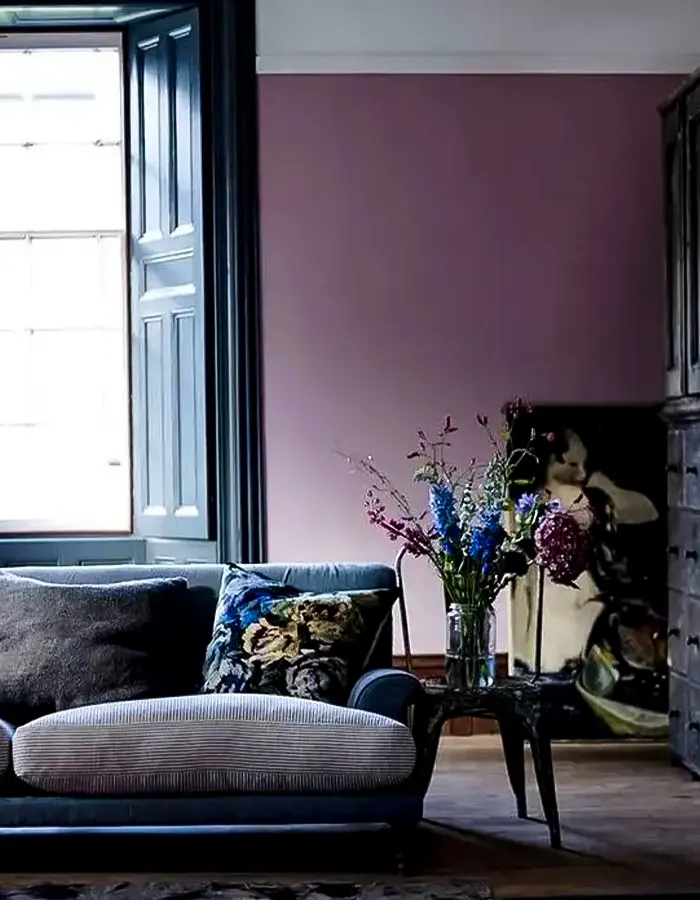 Elegant Living Room With Purple Accent