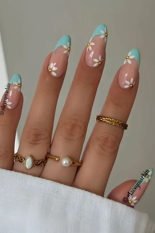 Sky-Inspired Daisy Tips