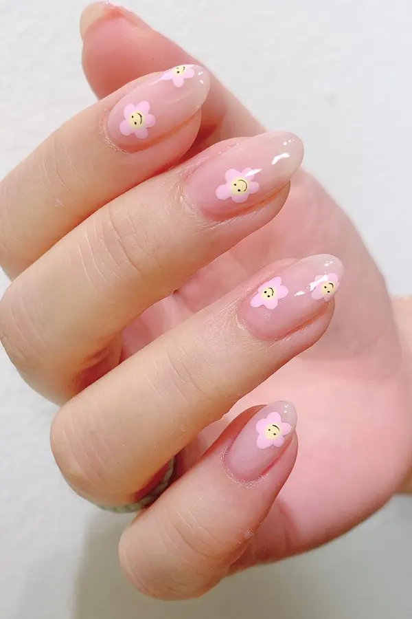 Smiley Daisy Nails Inspo