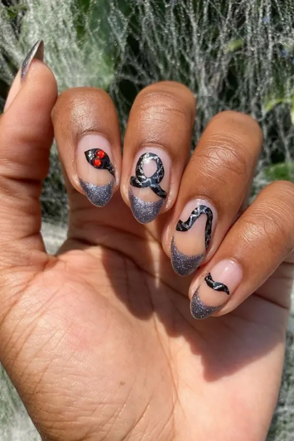 Snake Reputation-Inspired Nails