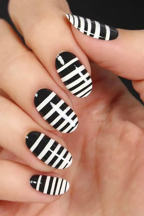 Black and White Bars Mani