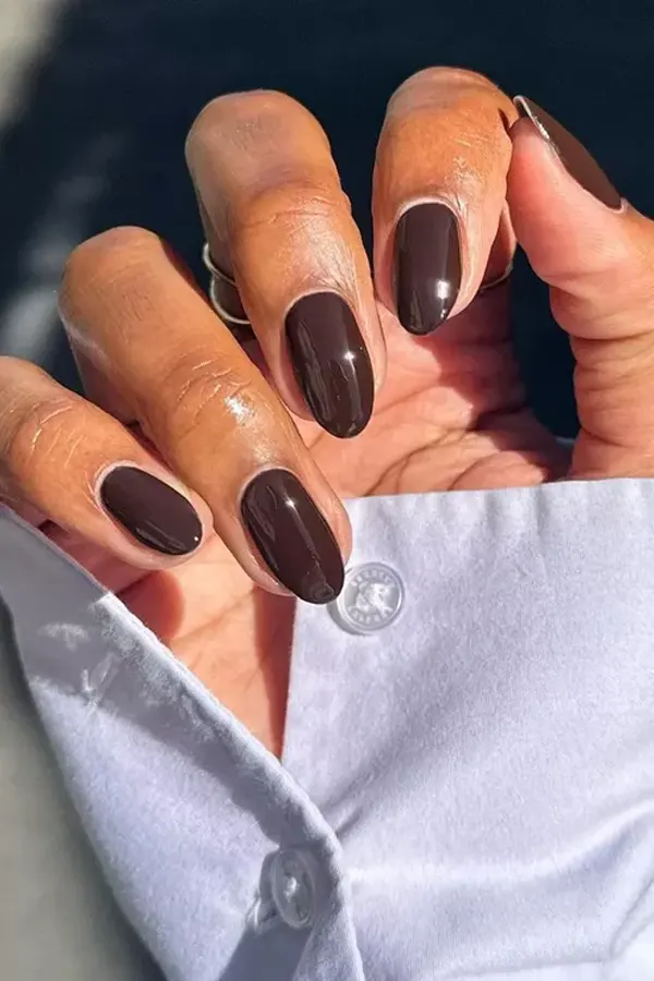 Glossy Hermès Brown Nails That Keep Things Clean and Chic
